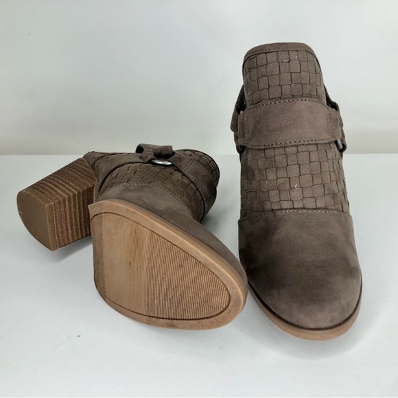 UNIVERSAL THREADS GOODS CO. SLING BACK BOOTIES SIZE 7 - Picture 2 of 6